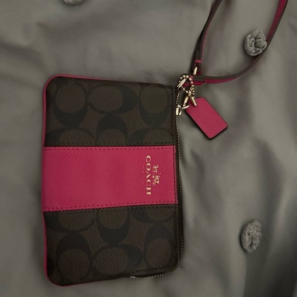 Coach wristlet - Picture 3 of 8